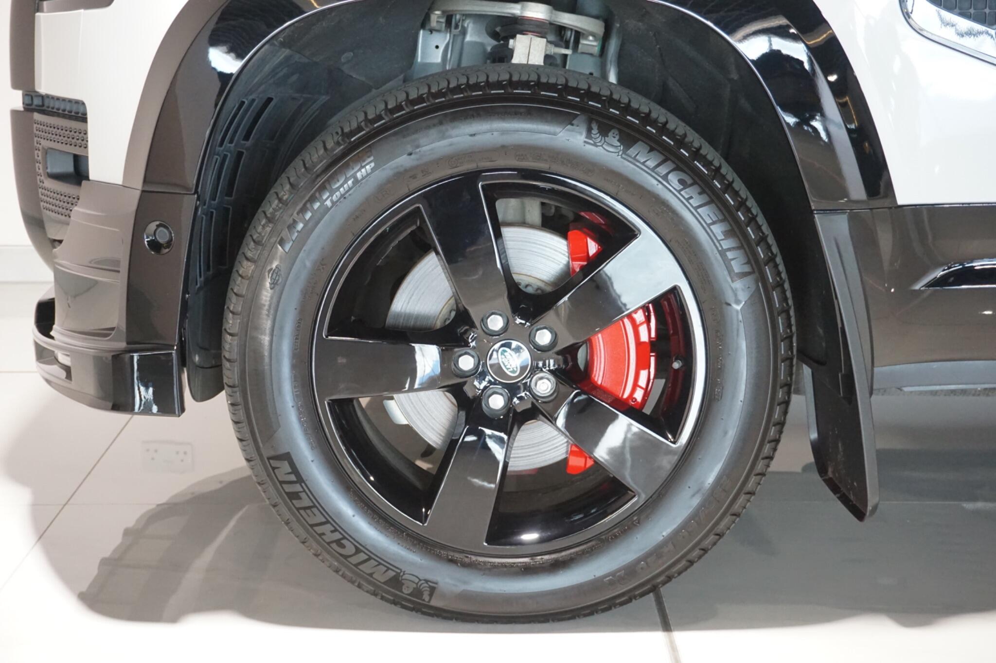 Land Rover Defender 90 3.0 D300 MHEV X-Dynamic HSE Hard Top SUV 3dr Diesel Auto 4WD SWB Euro 6 (s/s) (300 ps)